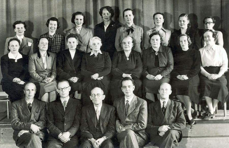 Järvenpään Yhteiskoulun opettajat 1952 keväällä